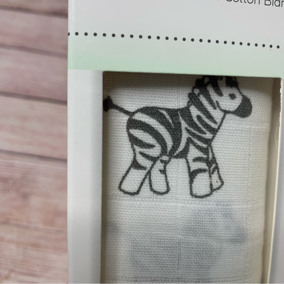 Amazing Baby Zebra Muslin Swaddle Blanket - Picture 5 of 6